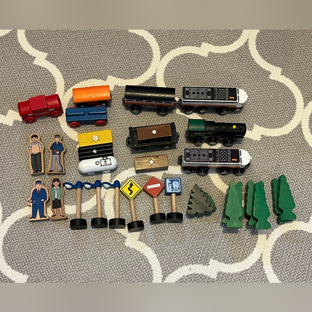 Toy R Us Trains & Accessories Bundle